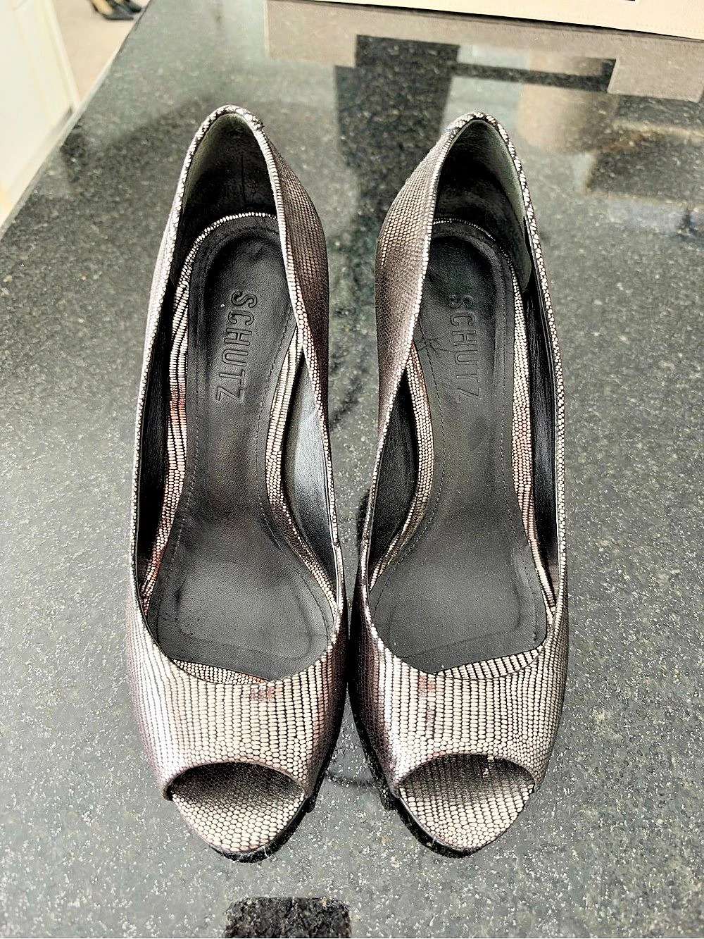 Schutz Peep Toe Pumps in Silver US 7B - Leather sole